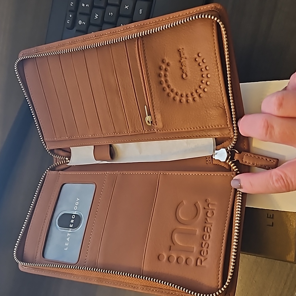 Leatherology Zip Around Travel Wallet